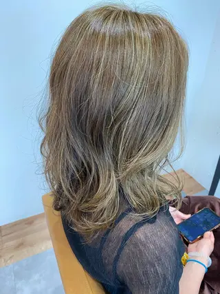 セミロング カラー 小野 かなこのヘアスタイル