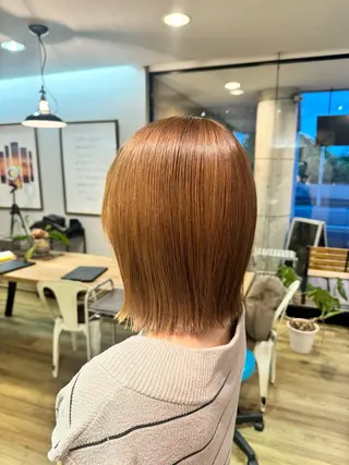 ミディアム カラー ツキダテ ユイのヘアスタイル