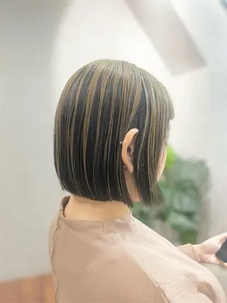 ミディアム _White所属・ＳＨＩ ＺＵのヘアスタイル