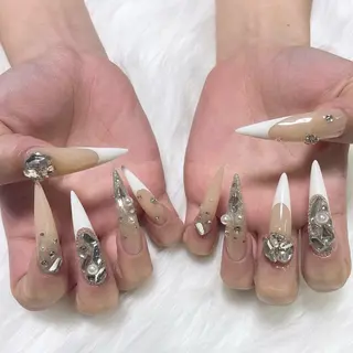 ネイル Vesper所属・ayaka ギャルネイル🎀のネイルデザイン