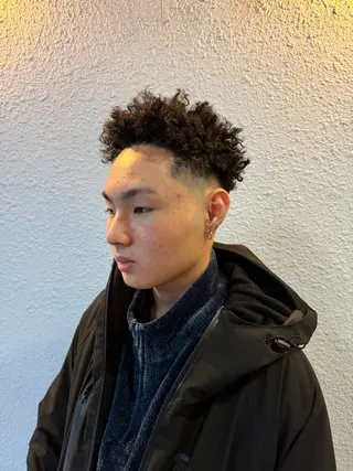 ショート パーマ メンズ スキンフェード/パー マ/須田陸斗のヘアスタイル