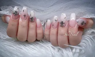 ネイル She   Nail所属・ISA_ BELLAのネイルデザイン