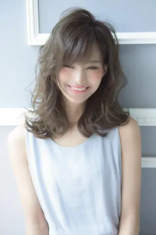 セミロング マーブル東京 三軒茶屋 美容室のヘアスタイル