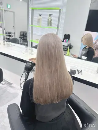 セミロング カラー 🫧ハイトーン🫧 ベージュ🫧徹哉のヘアスタイル