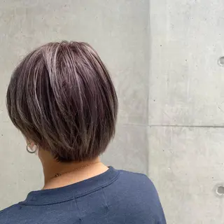 ショート なつめ🐶ショート ベージュカラーのヘアスタイル