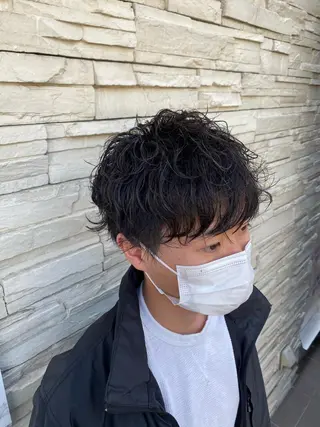ショート パーマ メンズ 塩谷黎✨ブリーチ無W カラーメンズパーマ✨のヘアスタイル