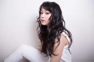ロング パーマ toiro by lien hair atelier所属・池田 真由美のヘアスタイル