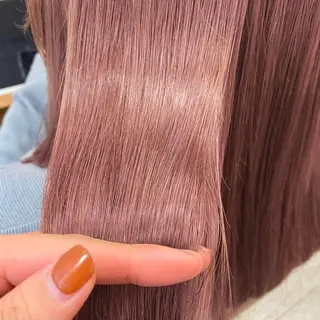 セミロング カラー ANNA /艶髪/ハイトーンのヘアスタイル