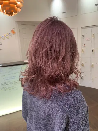 セミロング カラー 喜友名 泉樹のヘアスタイル