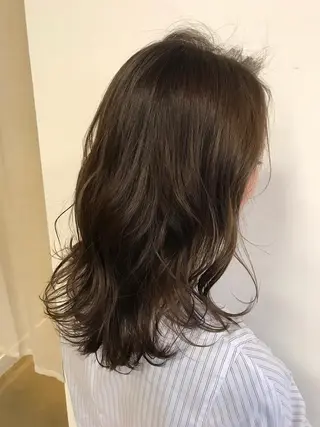 セミロング カラー デザインカラー🌈 高木リョウのヘアスタイル