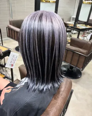 セミロング ブリーチ✨ハイライト 透明感カラー/アヤノのヘアスタイル