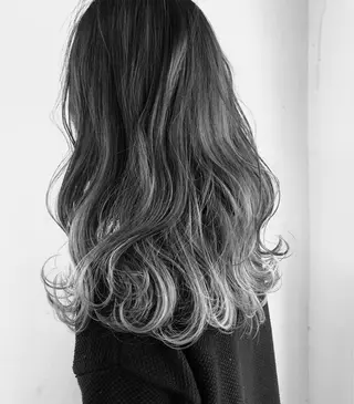 セミロング カラー mulum所属・オタク美容師🎮 AKARIのヘアスタイル