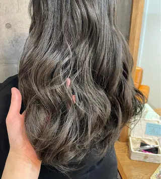 ロング 小松崎 結花のヘアスタイル