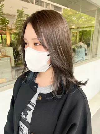 セミロング カラー 小森 樹奈のヘアスタイル