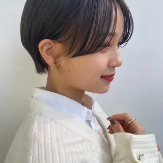 ショート fumi🪞血色感 アップ艶カラーのヘアスタイル