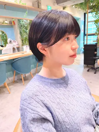 ショート カラー 小泉 葵のヘアスタイル