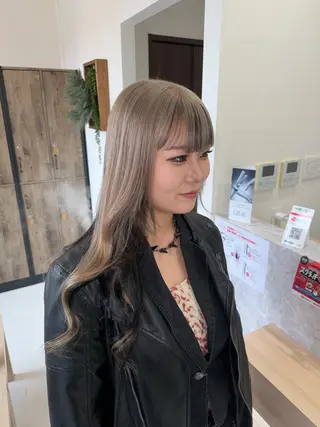 ロング 手塚 麗のヘアスタイル