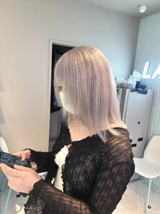 セミロング カラー 🪄池袋ハイトーン 🪄ブリーチカラーのヘアスタイル