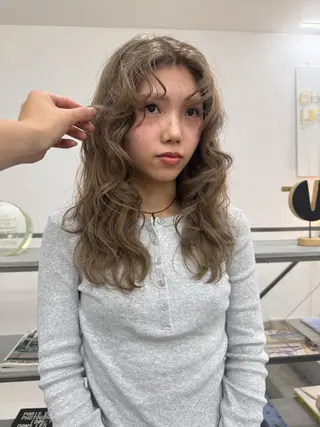 セミロング イシイ モエカのヘアスタイル