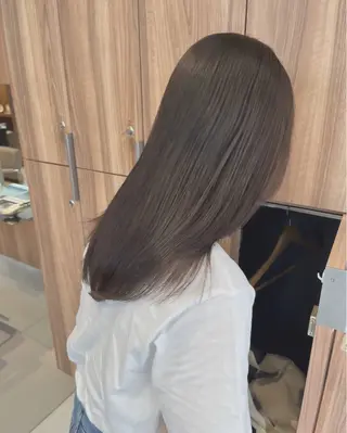 ロング カラー ブリーチなし 寒色カラーのヘアスタイル