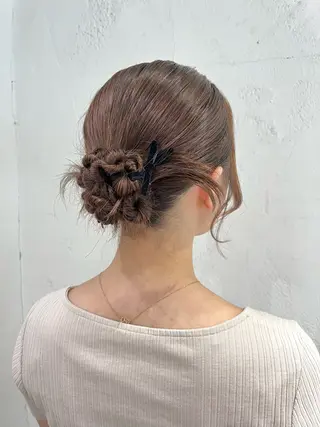 ミディアム ヘアアレンジ ボブ／ストレート／ ベージュカラーのヘアスタイル