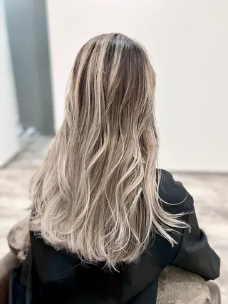 セミロング ブリーチ毛に縮毛矯正 ✨カラー✨山田 正幸のヘアスタイル