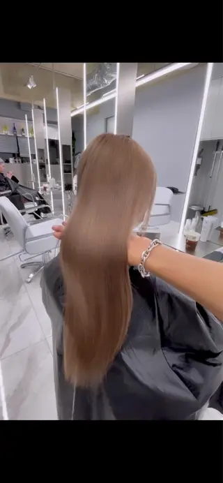 ロング カラー 最高級髪質改善 🦄ブリーチYUGOのヘアスタイル