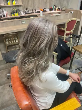 セミロング ハイトーンボブ Mizuki.のヘアスタイル