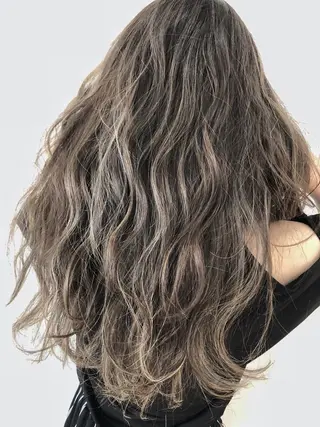 ロング カラー 服部 樹季のヘアスタイル