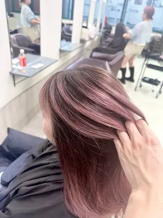 セミロング バレイヤージュ/ ミルクティーベージュのヘアスタイル