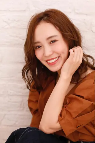 ミディアム パーマ 渡辺 加菜子のヘアスタイル
