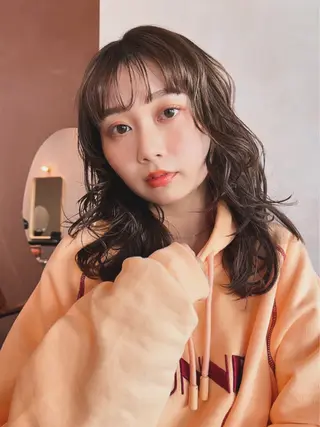 ミディアム パーマ 阿久津真衣 似合わせカットのヘアスタイル