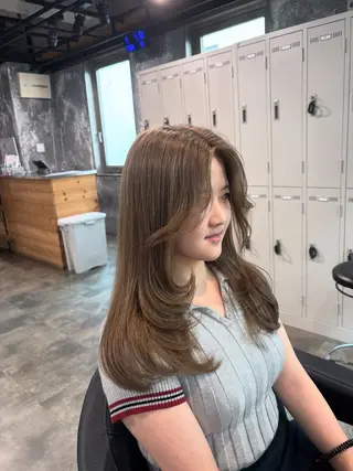 セミロング カラー ハイトーンブロンド 横浜💞ミオのヘアスタイル