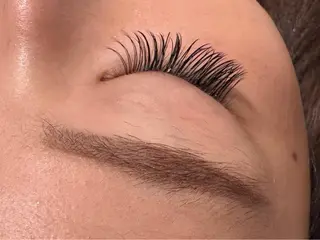 マツエク・マツパ TotalBeautysalonCURE所属・CURE 朱梨のネイルデザイン