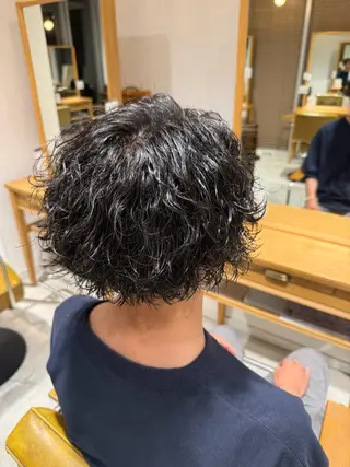 パーマ メンズ 鈴木弥月/透明感カラ ー/髪質改善のヘアスタイル