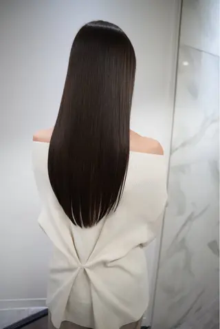 セミロング soigné 表参道【ソワネ】所属・🖱️透明感カラー ×髪質改善Rikyuのヘアスタイル
