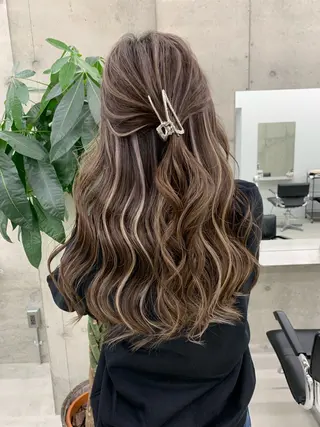 ロング カラー 黒田 真美のヘアスタイル
