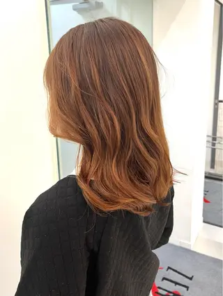 セミロング パーマ コテ巻き風パーマ 藤澤　知彌のヘアスタイル