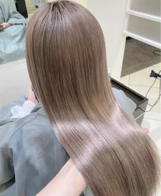 ロング カラー 赤みオフの透明感職人 /ケア重視の美髪施術のヘアスタイル