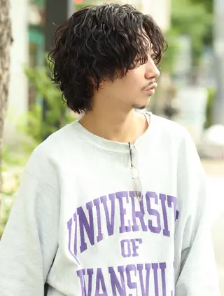 ミディアム パーマ メンズ サロンズ内B区画所属・メンズ専門 メンズパーマ特化のヘアスタイル