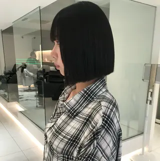 ミディアム YUMA /ボブ/艶カラーのヘアスタイル