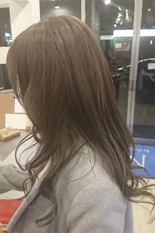 ロング カラー 池田 恵久美のヘアスタイル