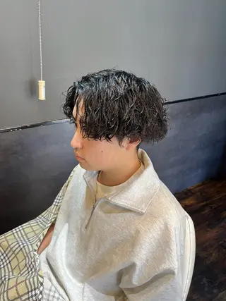 パーマ メンズ 夜に通える 理容室山崎健立のヘアスタイル