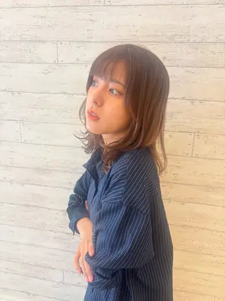 ミディアム 朝尾 愛花のヘアスタイル