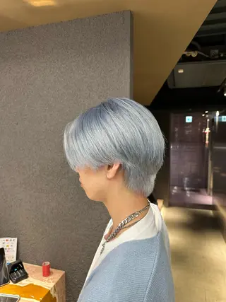 ショート ハイトーン/ 縮毛矯正のヘアスタイル