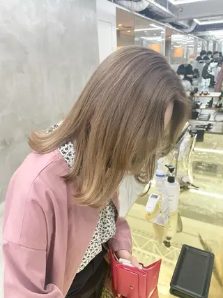 セミロング カラー yurika☁️ 似合わせ｜レイヤーのヘアスタイル