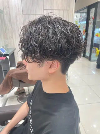 パーマ メンズ EARTH 山﨑龍馬のヘアスタイル