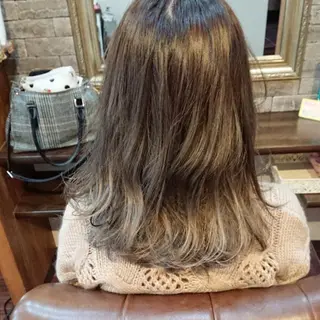 ミディアム カラー 美髪 カラーリストのヘアスタイル