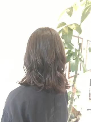 ミディアム 神田 菜々子のヘアスタイル