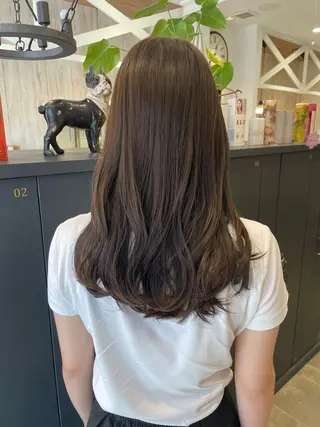 セミロング カラー 細沼 葵のヘアスタイル